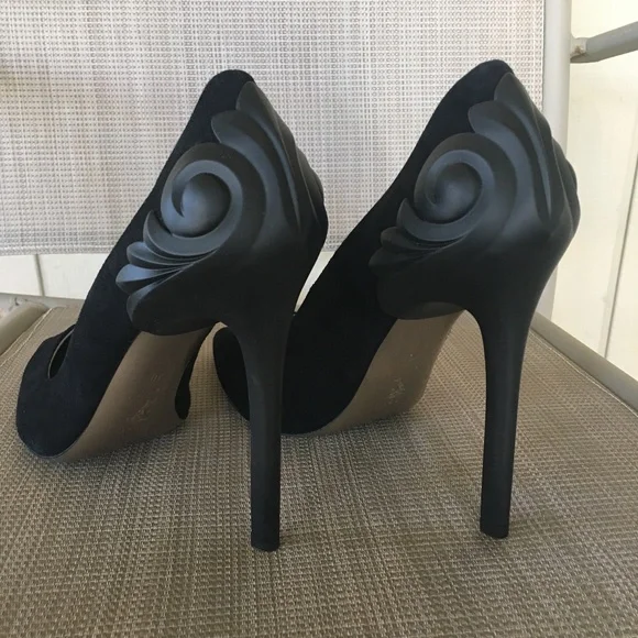 Versace Collection Black Pointed Toe Pumps w Detailed Back EUC - Picture 1 of 13